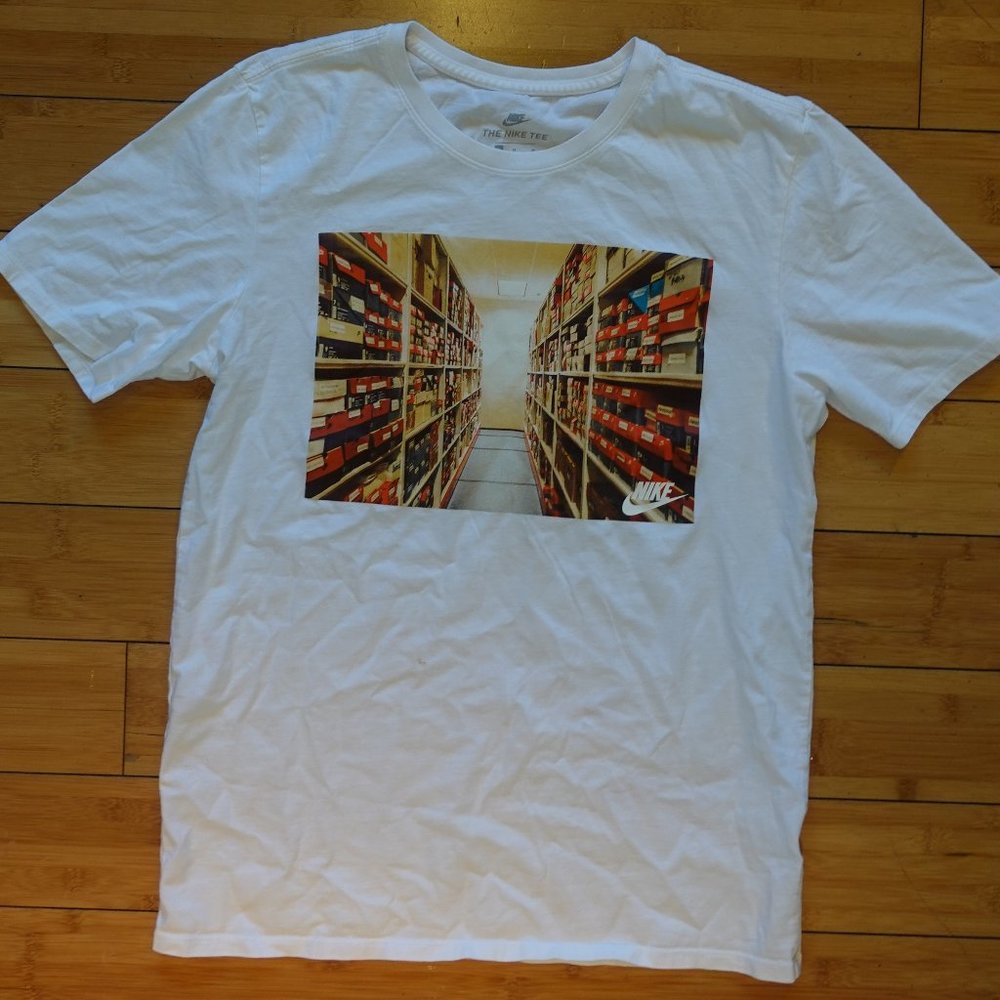 Nike The Nike Tee Shoe Box Graphic White Tee Sz M